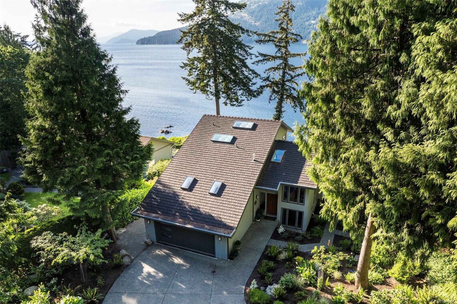 Property Photo:  958 Lands End Rd  BC V8L 4R4 