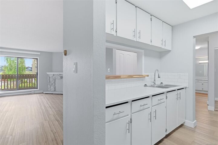 Property Photo: 363 Morison Ave #208 BC V9P 1P4