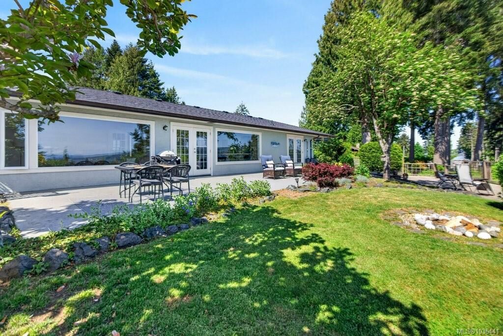 Property Photo:  5041 Seaview Dr  BC V0R 1G0 