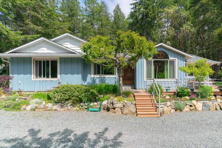 Property Photo:  2742 Cedar Heights Cres  BC V9X 1N4 