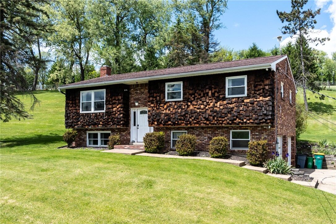 Property Photo:  307 Linden Rd  PA 15317 