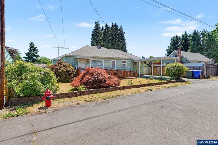 Property Photo:  4730 Harcourt Av NE  OR 97303 