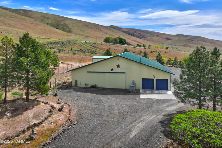 Property Photo:  999 Elk Ridge Ln  WA 98942 