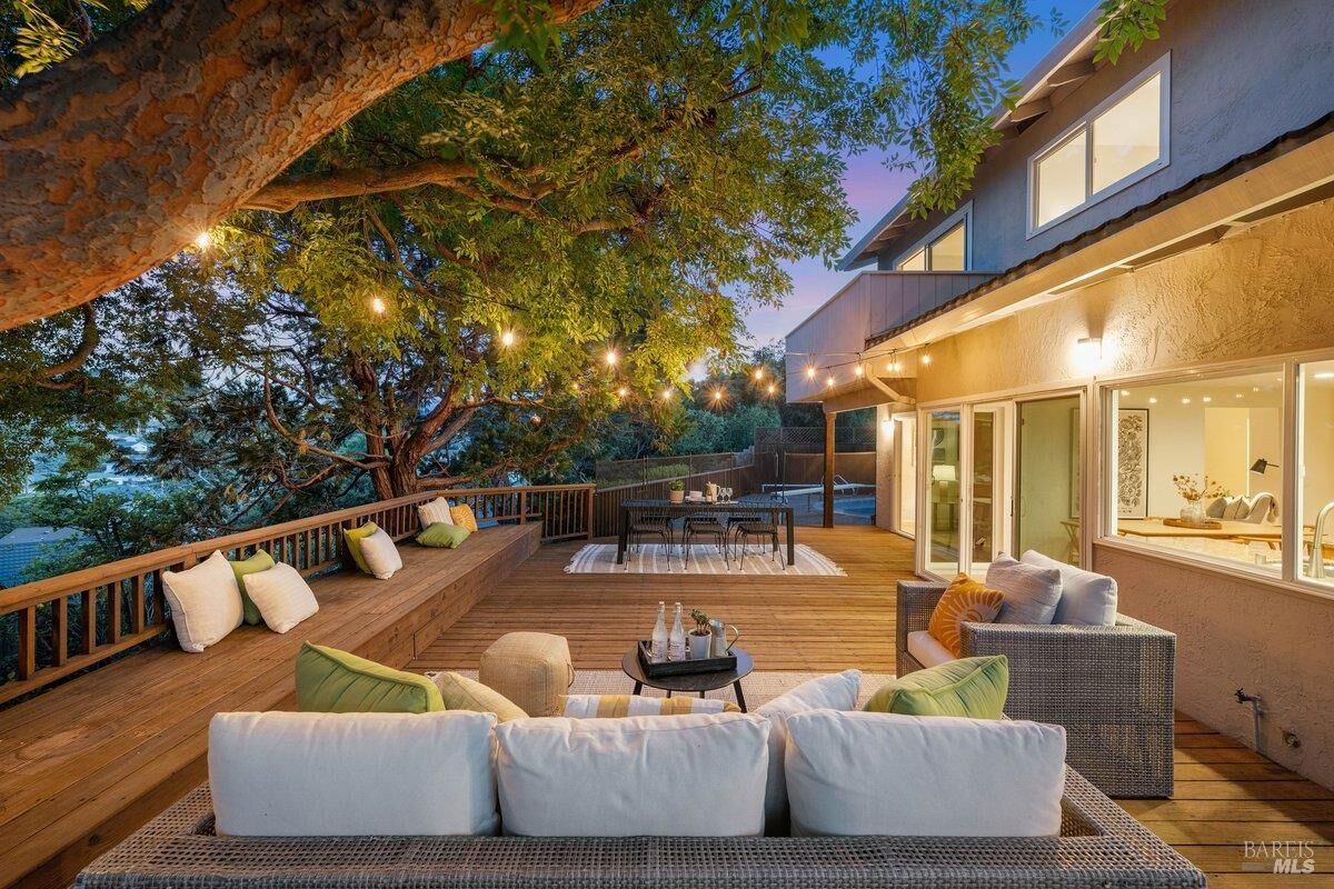 Property Photo: 116 Twelveoak Hill Drive CA 94903