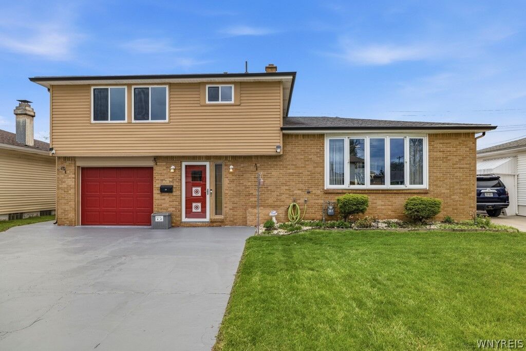 Property Photo:  85 Bernice Drive  NY 14225 