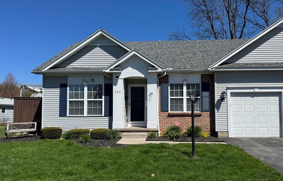 Property Photo:  202 Twin Pines Ct Court  NY 14616 