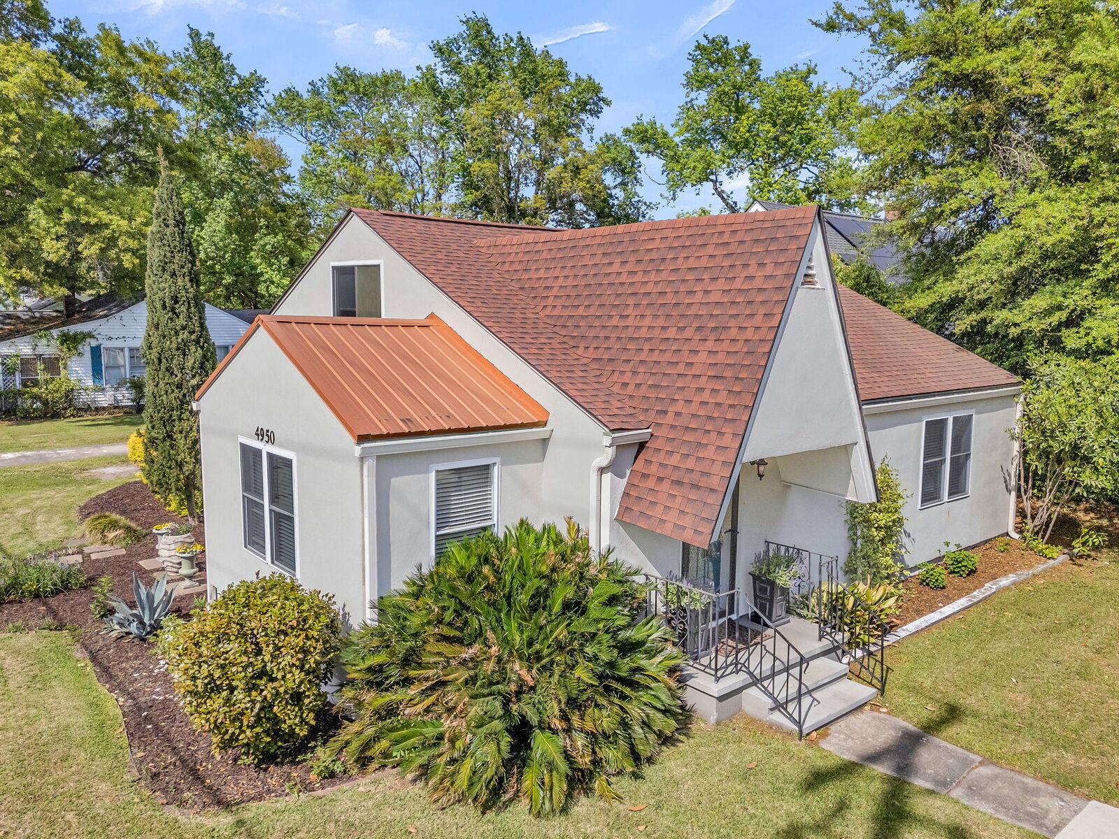 Property Photo:  4950 N Rhett Avenue  SC 29405 