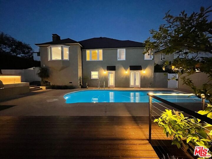 Property Photo:  2383 Panorama Ter  CA 90039 