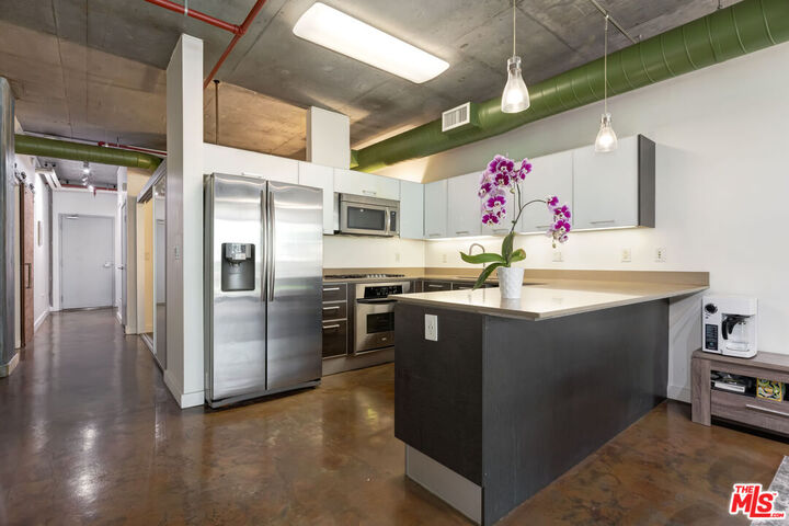 Property Photo:  645 W 9th St  CA 90015 