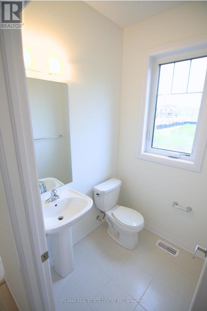 Property Photo:  335 Starlight Avenue  ON N0B 1M0 