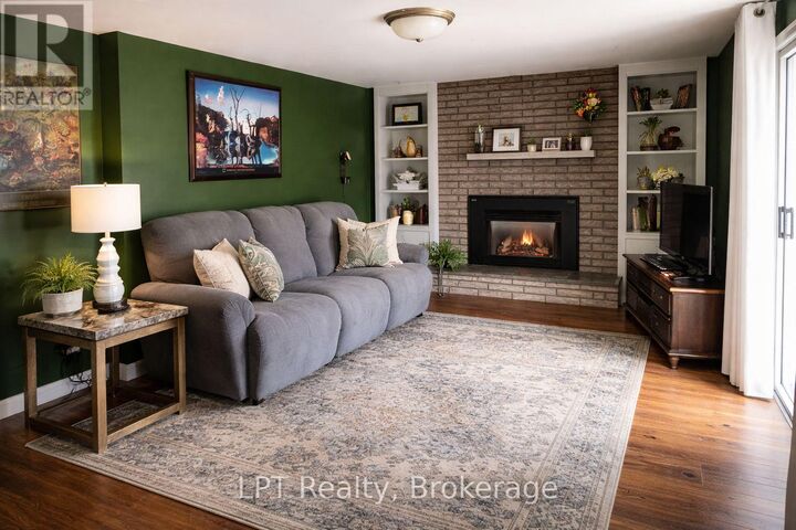 Property Photo:  167 Singleton Drive  ON K8N 5H4 