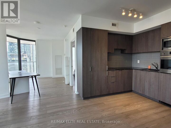 Property Photo:  11 Wellesley Street West 1911  ON M4Y 0G4 
