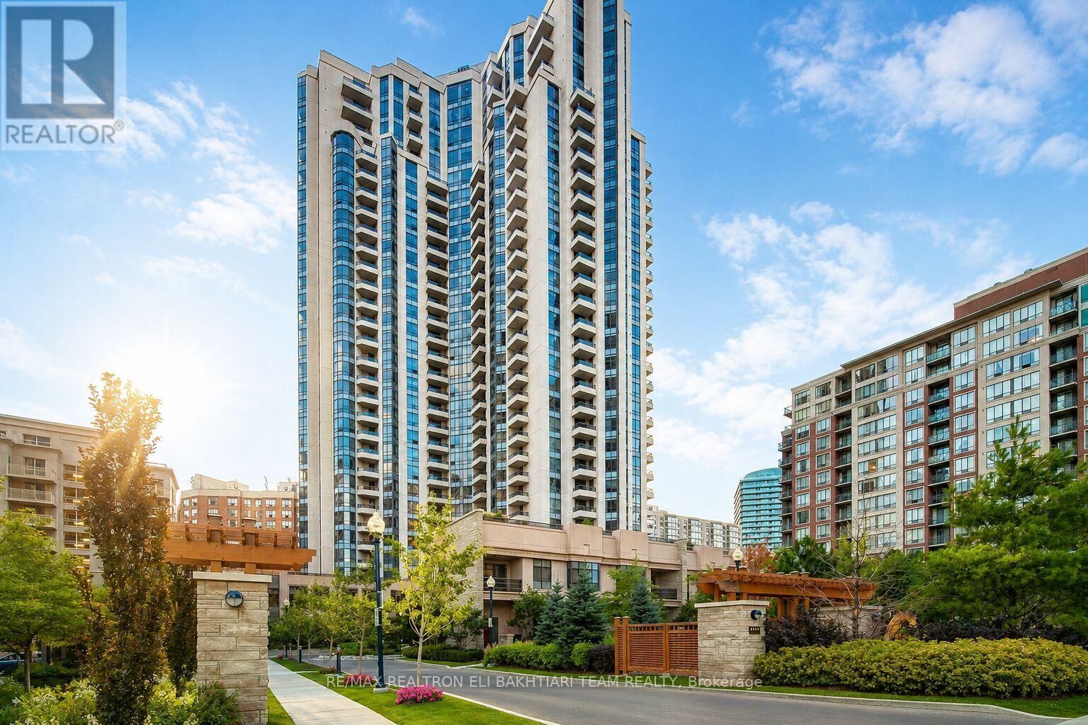 Property Photo:  500 Doris Avenue 2023  ON M2N 0C1 