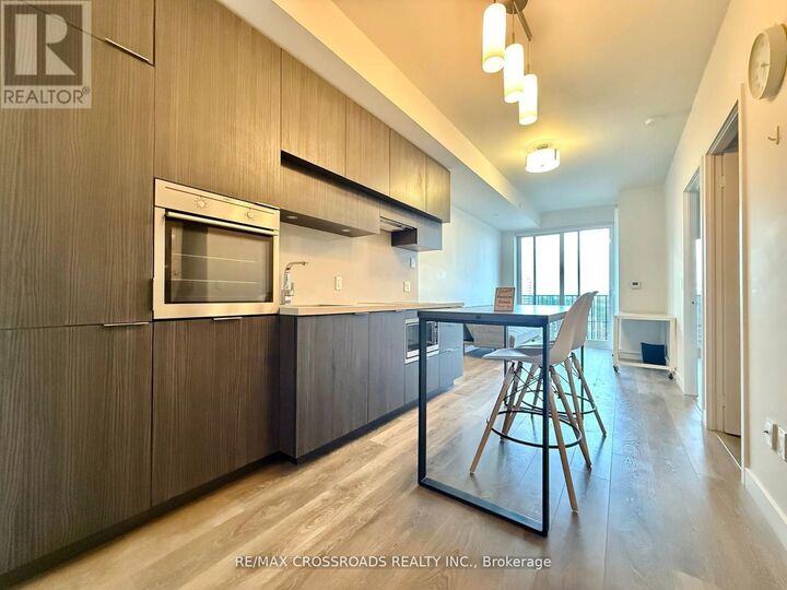 Property Photo:  8 Eglinton Avenue East 3010  ON M4P 0C1 