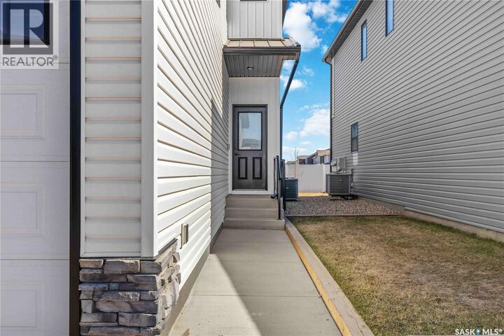Property Photo:  26 625 Dagnone Crescent  SK S7V 1K9 