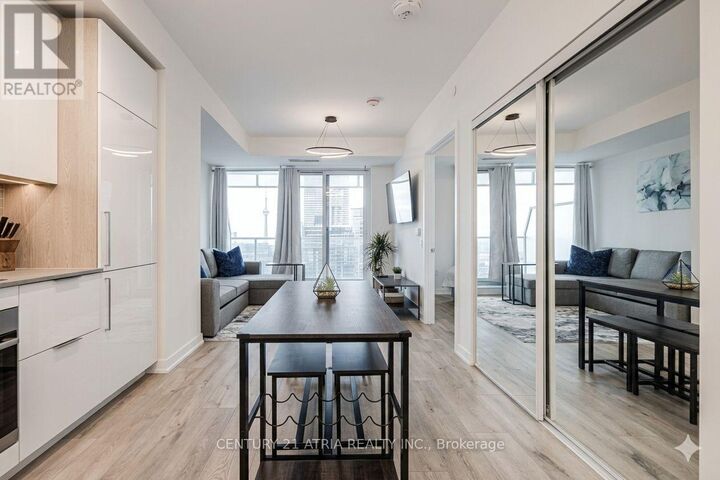Property Photo:  28 Freeland Street 4703  ON M5E 0E3 