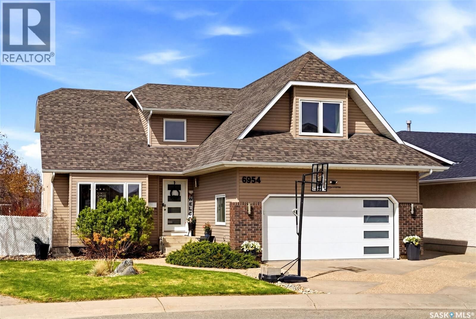 Property Photo:  6954 Maple Brook Crescent  SK S4X 4J2 