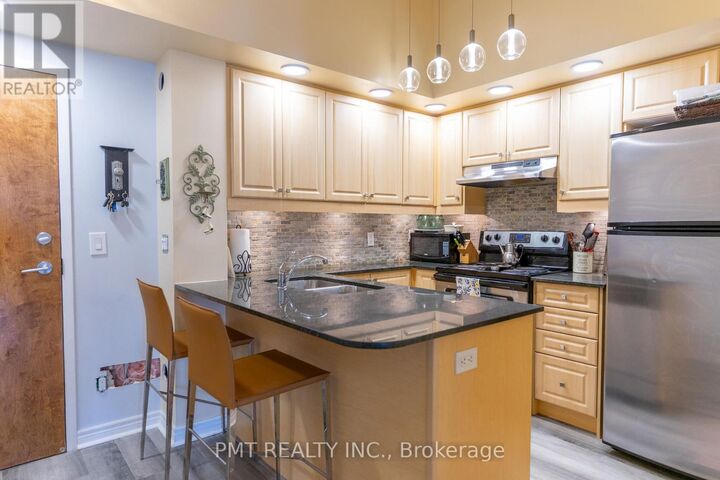 Property Photo:  60 Fairfax Crescent 111  ON M1L 0E1 