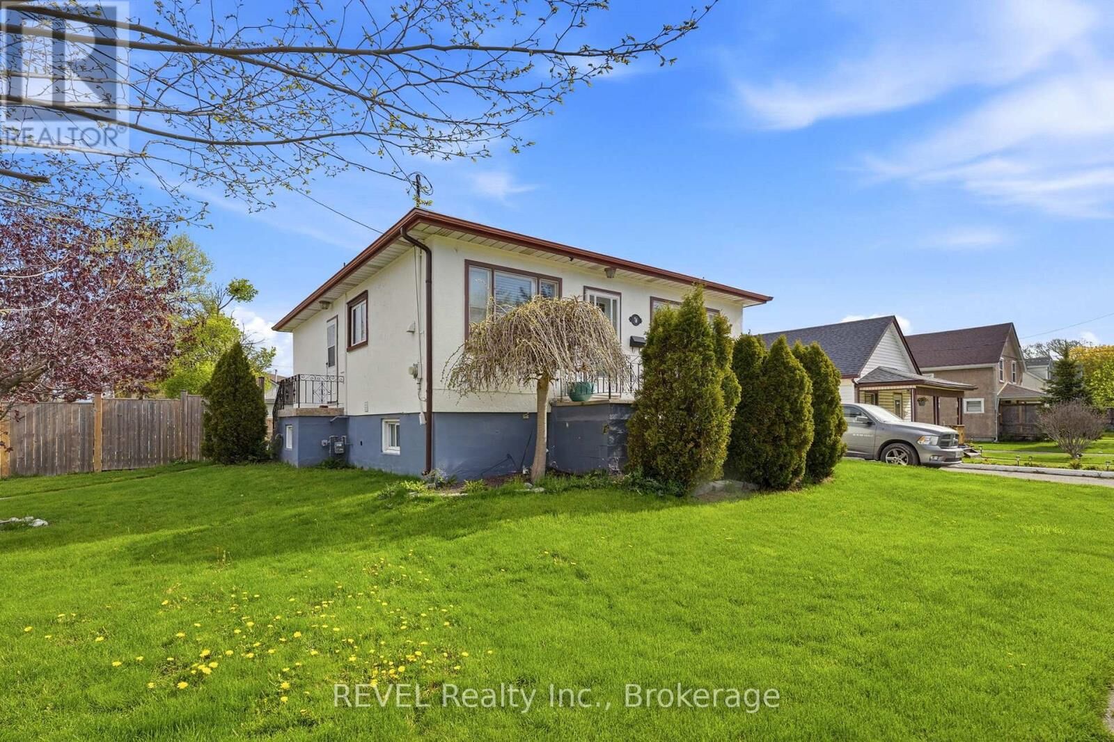Property Photo:  76 Chestnut Street 2  ON L3K 1R6 