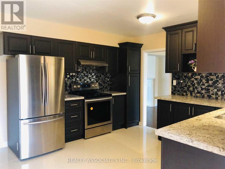 Property Photo:  32 Almond Avenue  ON L3T 1L1 