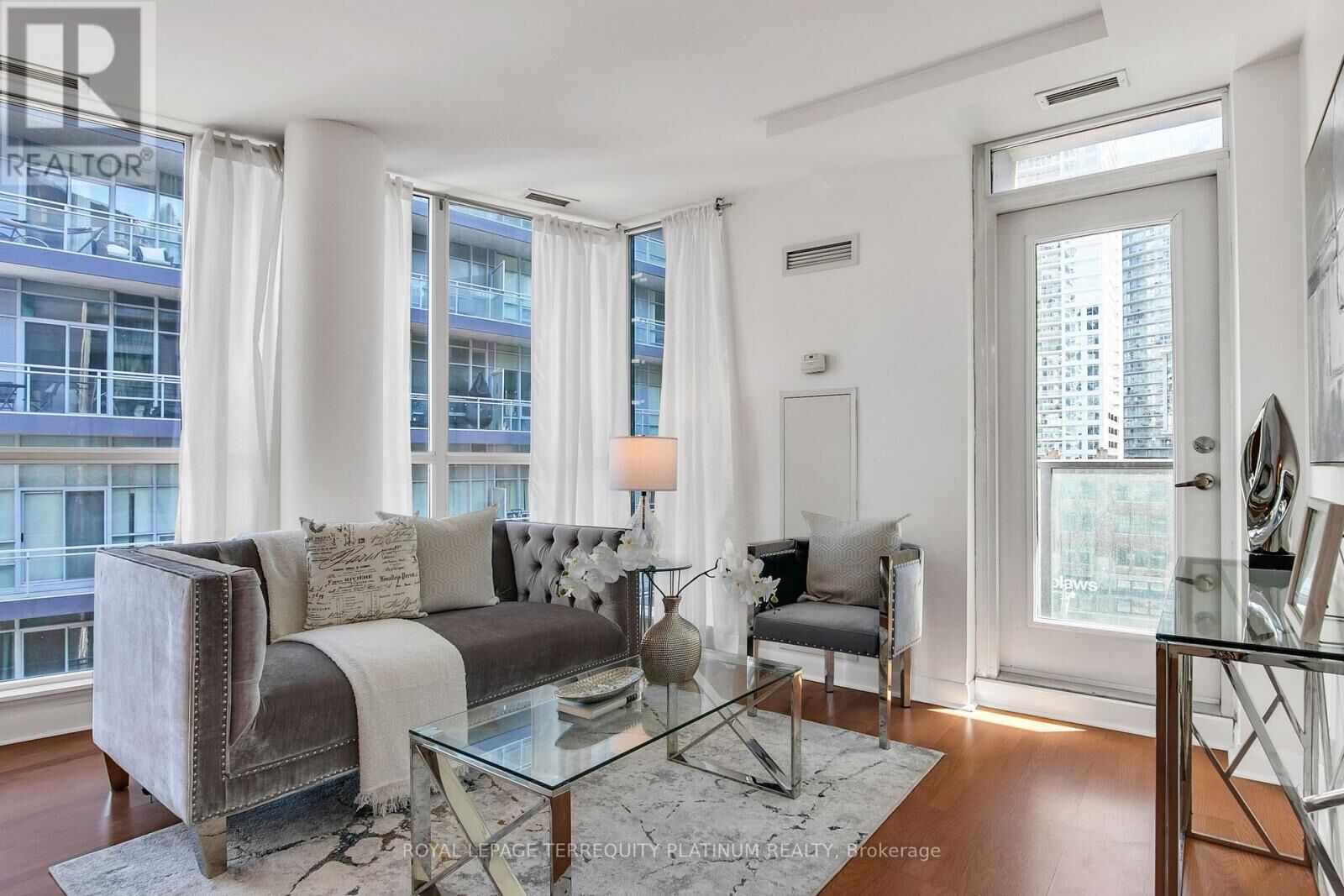 Property Photo:  600 Fleet Street 727  ON M5V 1B7 