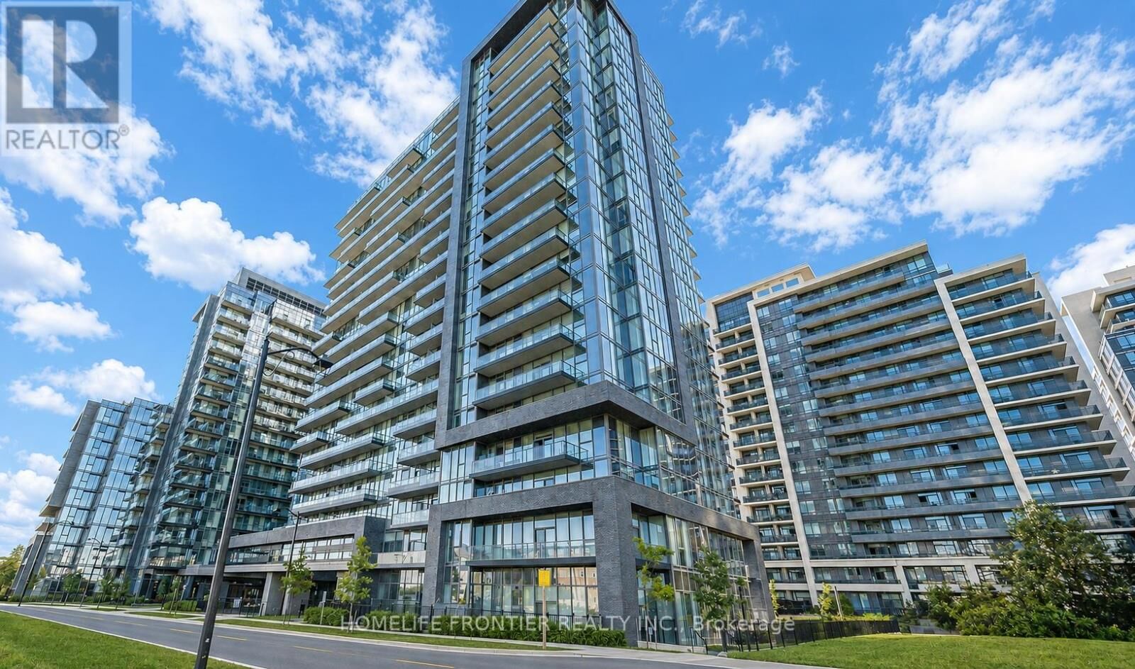 Property Photo:  20 Gatineau Drive 301  ON L4J 0L3 