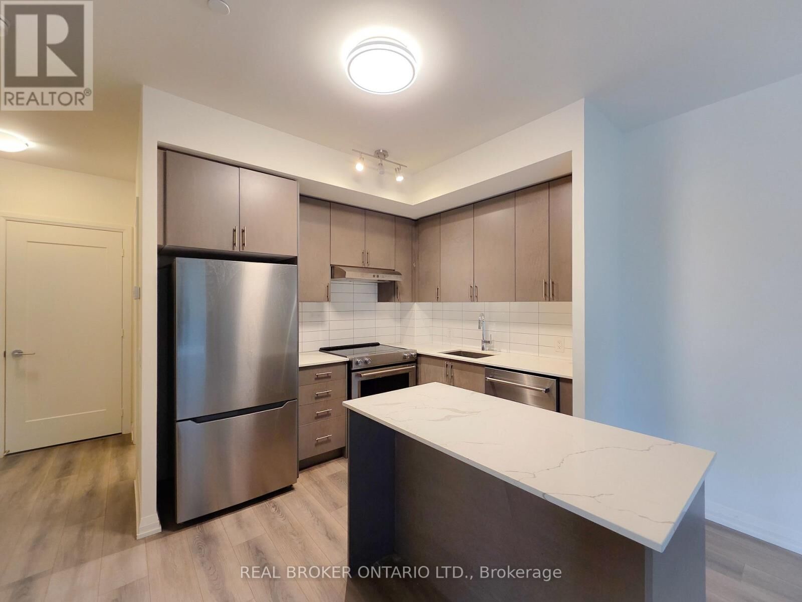 Property Photo:  9000 Jane Street 618  ON L4K 0M6 