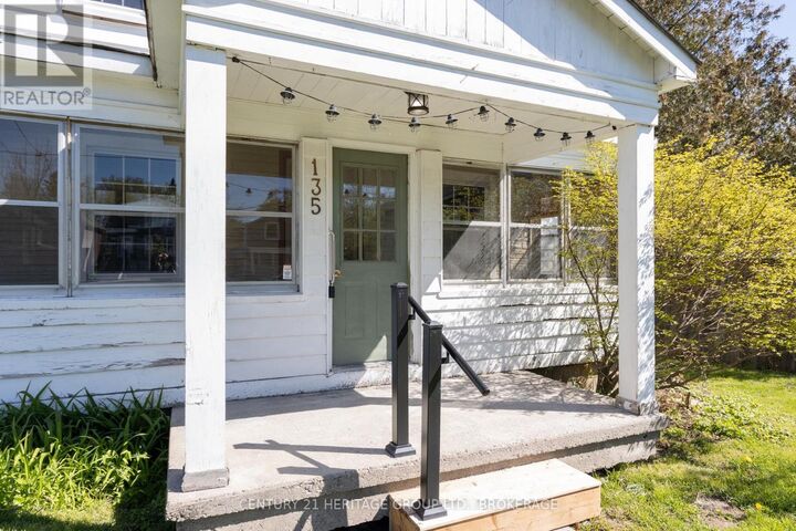 Property Photo:  135 James Street  ON K7K 1Z5 