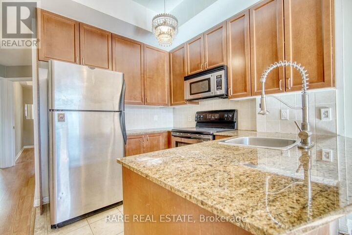 Property Photo:  70 Carr Street Th05  ON M5T 1B7 