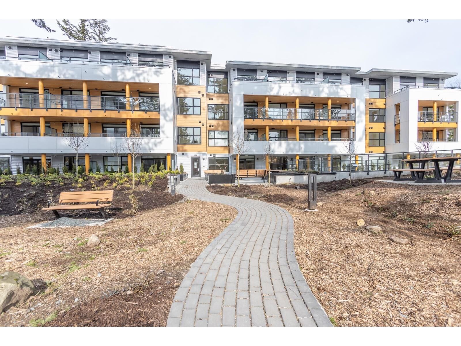 Property Photo:  2635 King George Boulevard 441  BC V4P 0H7 
