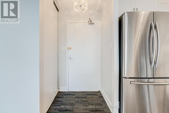 Property Photo:  10 Edgecliff Golfway 1417  ON M3C 3A3 