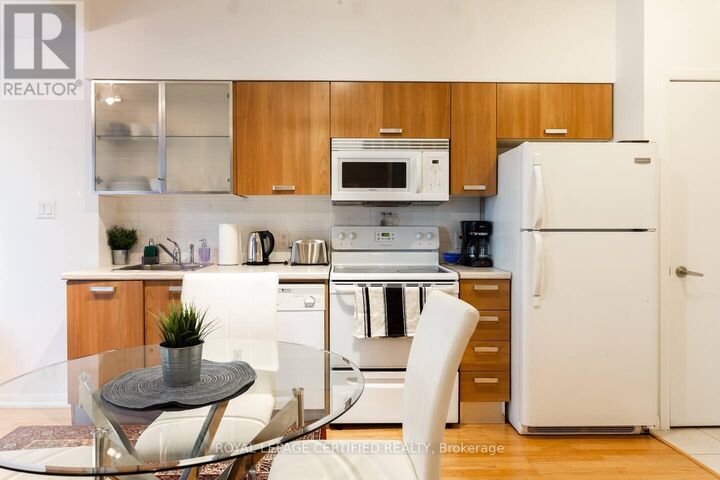 Property Photo: 38 Grenville Street 3210 ON M4Y 3G5