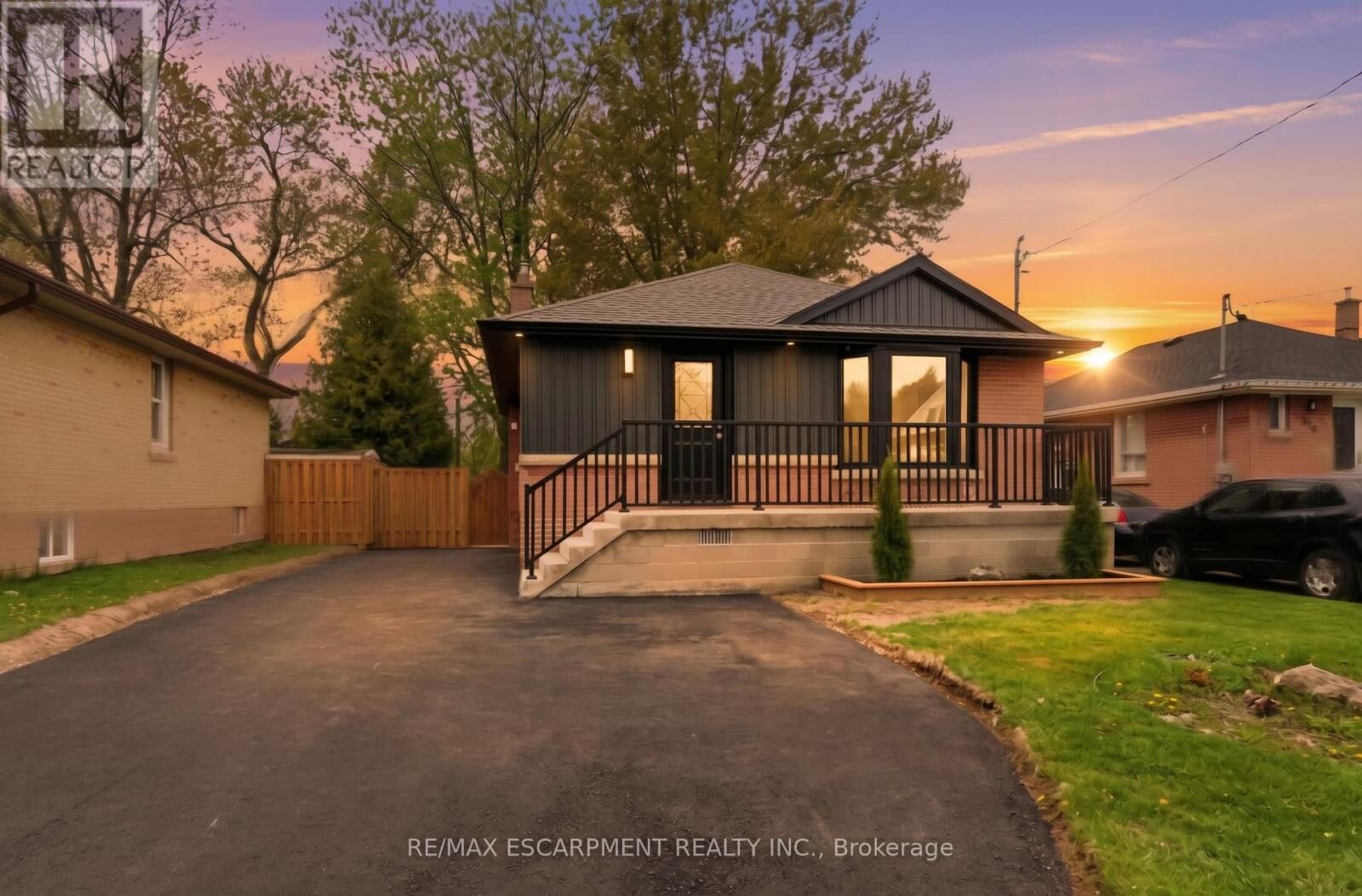 Property Photo:  374 East 13th Street  ON L9A 4A1 
