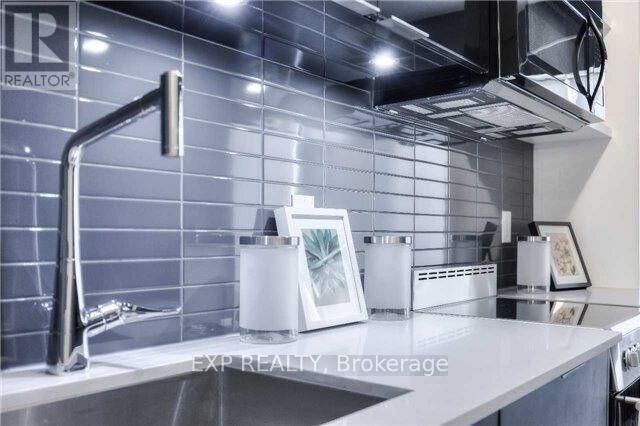 Property Photo:  6 Parkwood Avenue 201  ON M4V 0A3 
