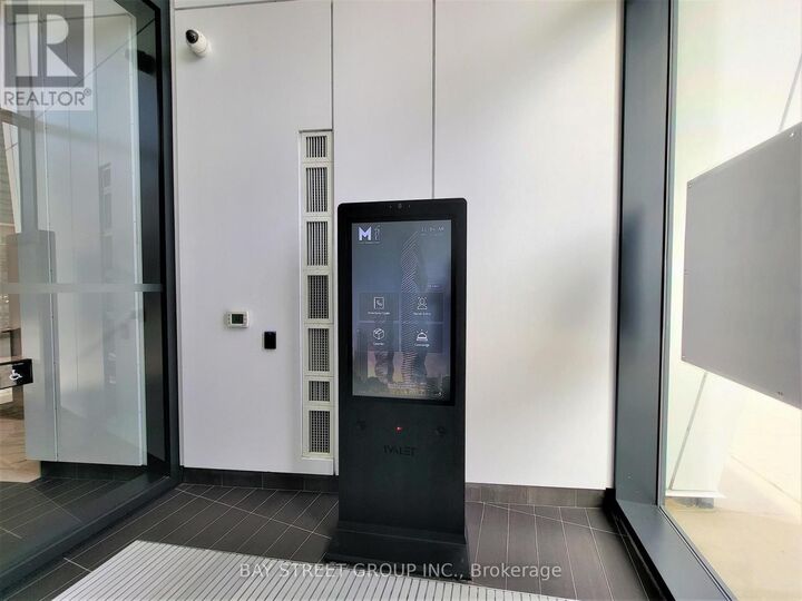 Property Photo:  3900 Confederation Parkway 2504  ON L5B 0M3 