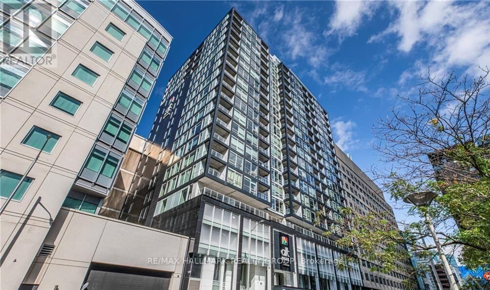 Property Photo:  199 Slater Street 2115  ON K1P 0C8 