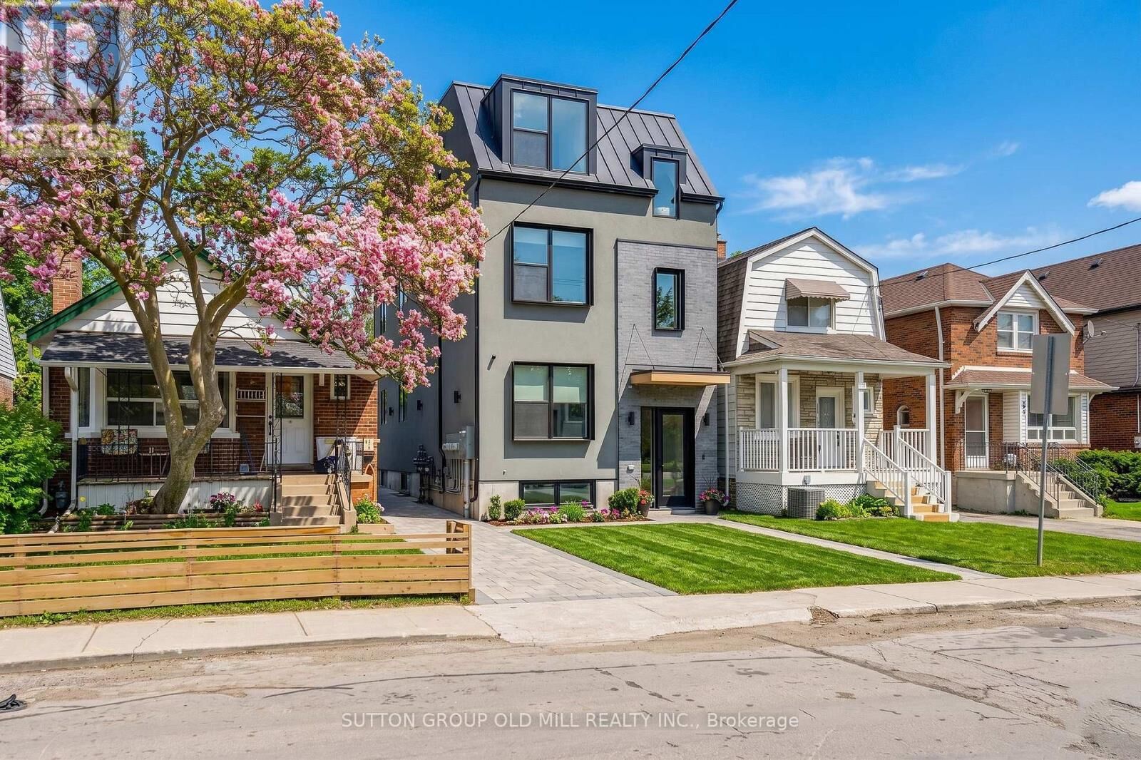 Property Photo:  625 Harvie Avenue 03  ON M6E 4M4 