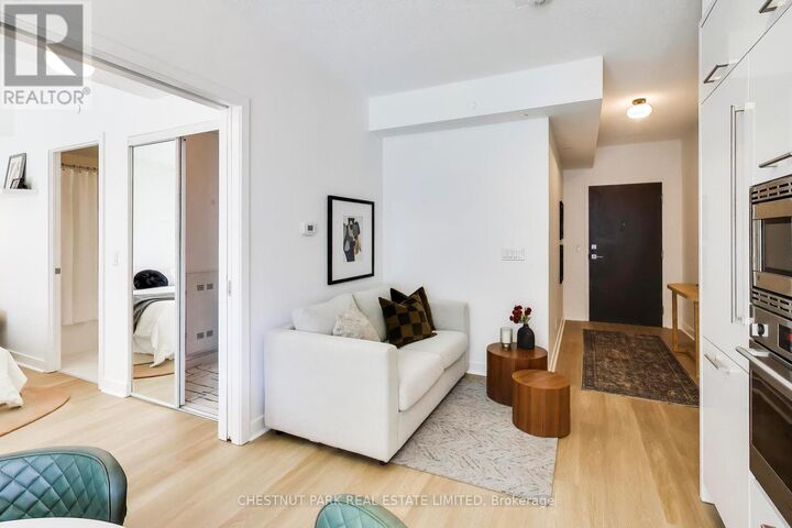 Property Photo:  2221 Yonge Street 406  ON M4S 0B8 