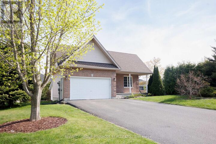 Property Photo:  4 Champlain Boulevard  ON K9V 0H9 