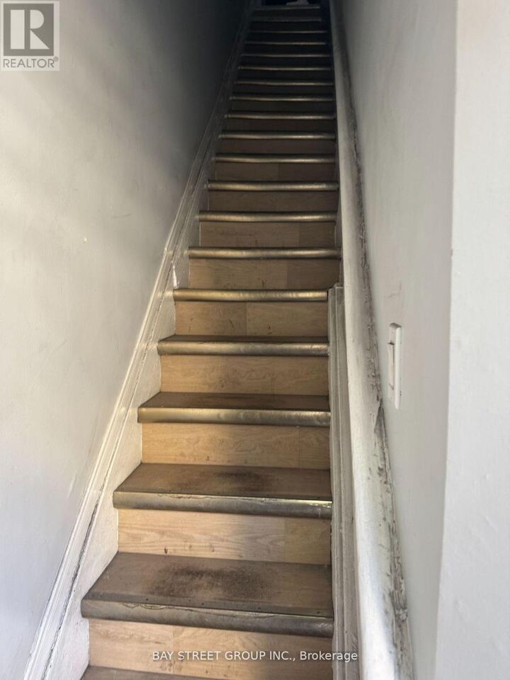 Property Photo:  189 Dundas Street West 2nd Flr  ON M5G 1C7 