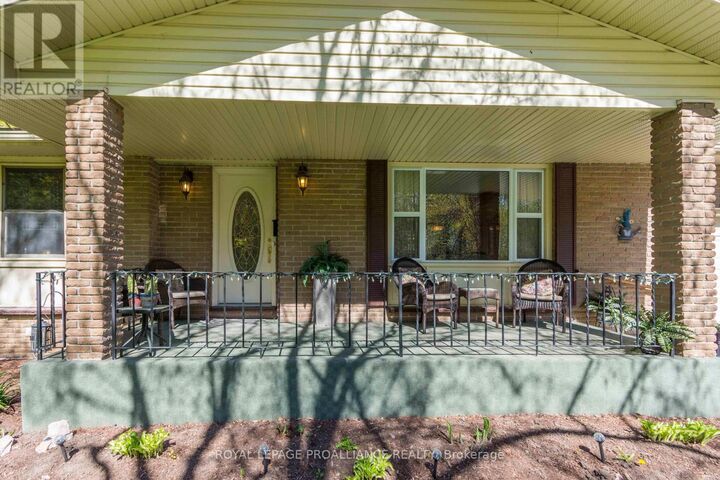 Property Photo:  5 Parkside Drive  ON K8V 5L6 