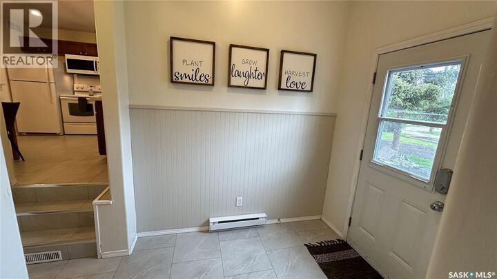 Property Photo:  807 107th Avenue  SK S0E 1T0 