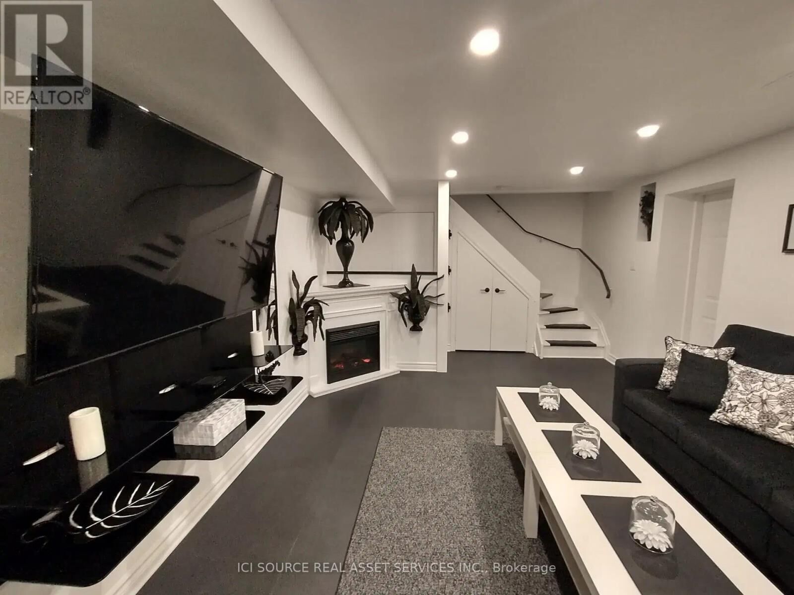 Property Photo:  32 Ontoro Boulevard Bsmt  ON L1Z 1X6 