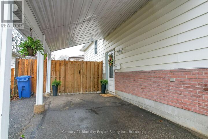 Property Photo:  34 Belleview Crescent  ON P1B 8V4 