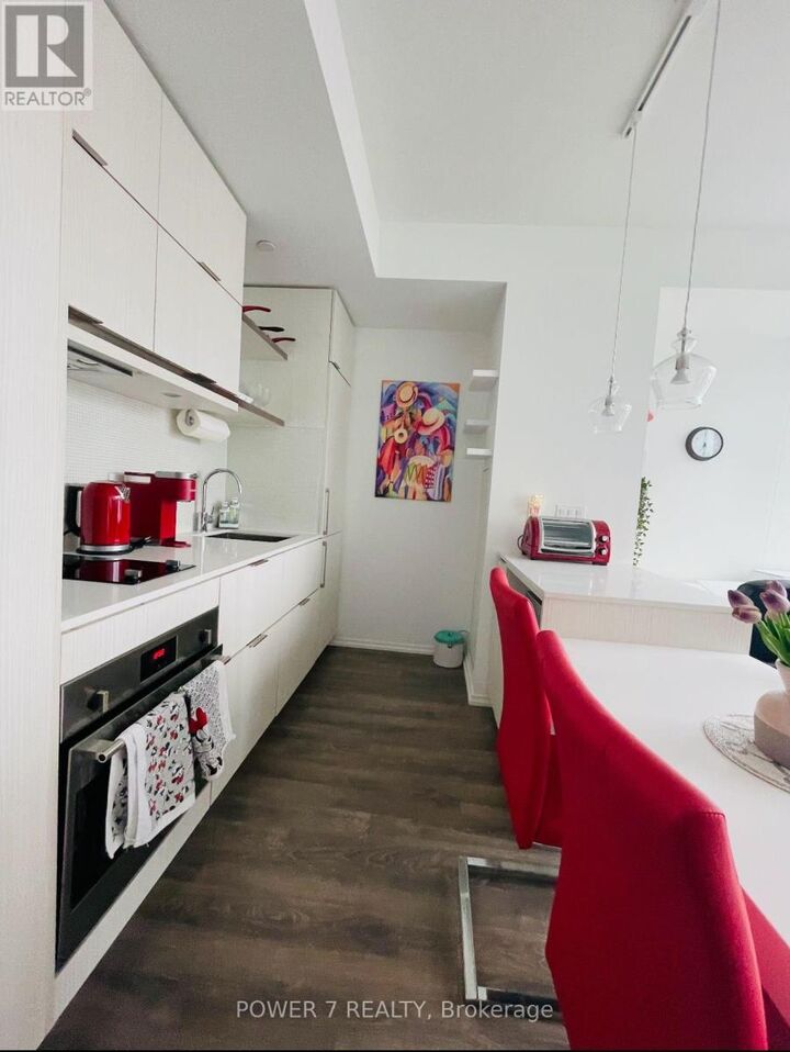 Property Photo:  197 Yonge Street West 2313  ON M5B 0C1 