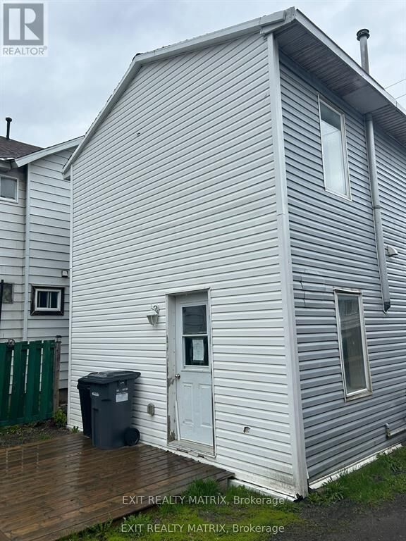 Property Photo:  972 Main Street East  ON K6A 1B7 