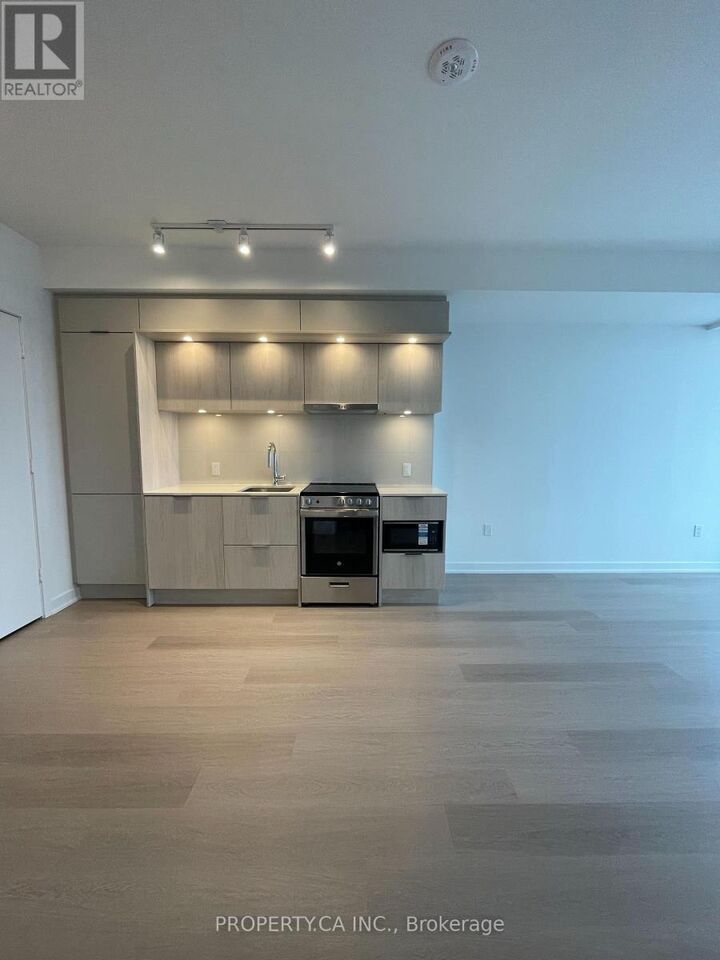 Property Photo:  448 Burnhamthorpe Road West 3010  ON L5B 0R4 