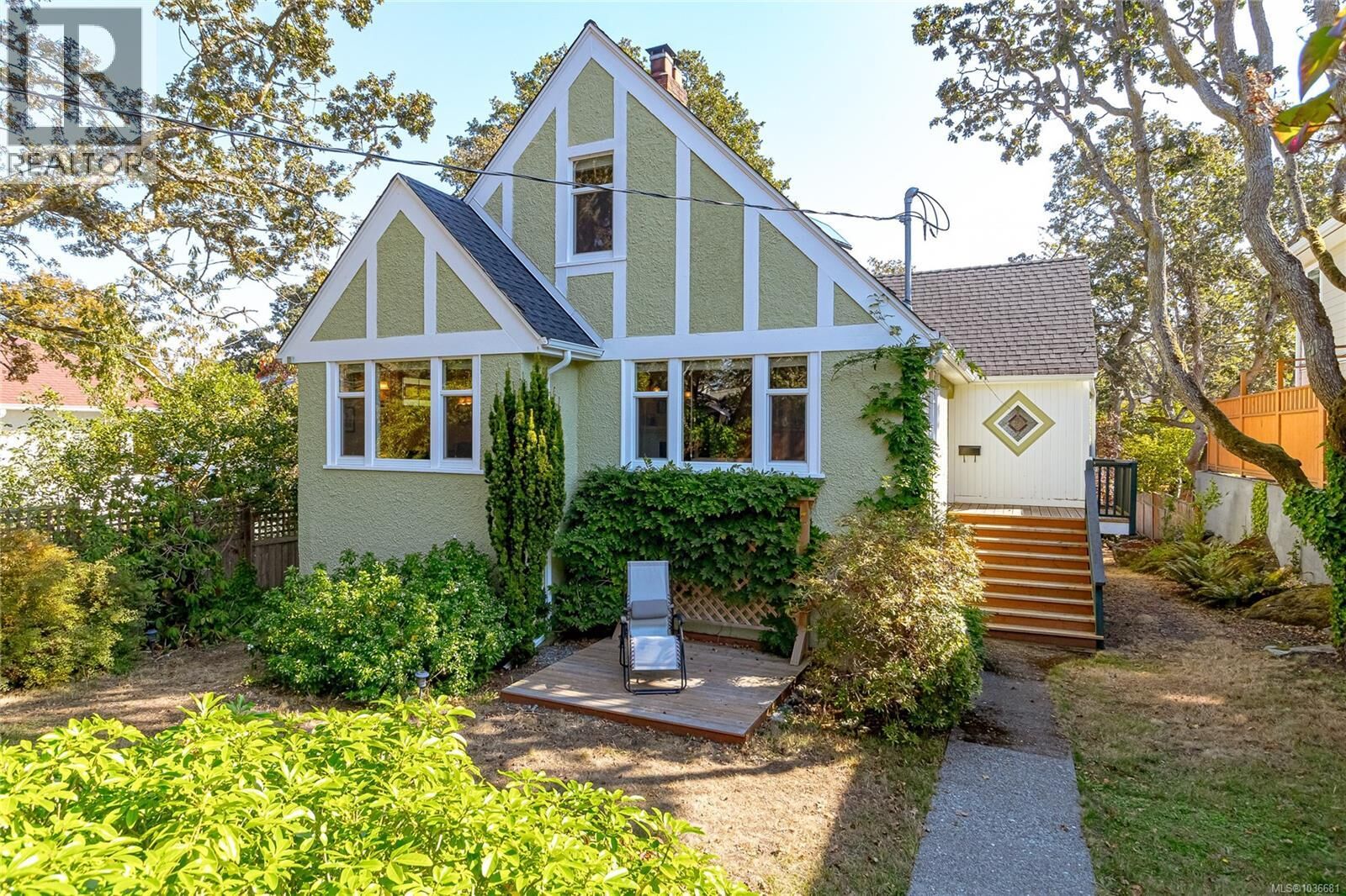 Property Photo: 1959 Hampshire Road BC V8R 5T9