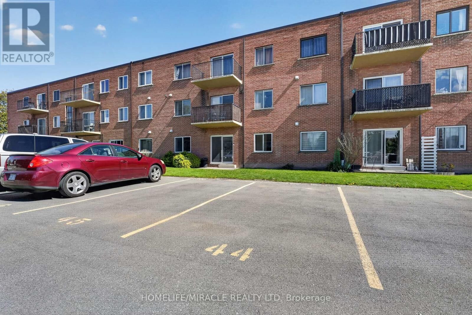 Property Photo:  456 Carlton Street 5  ON L2M 4X1 