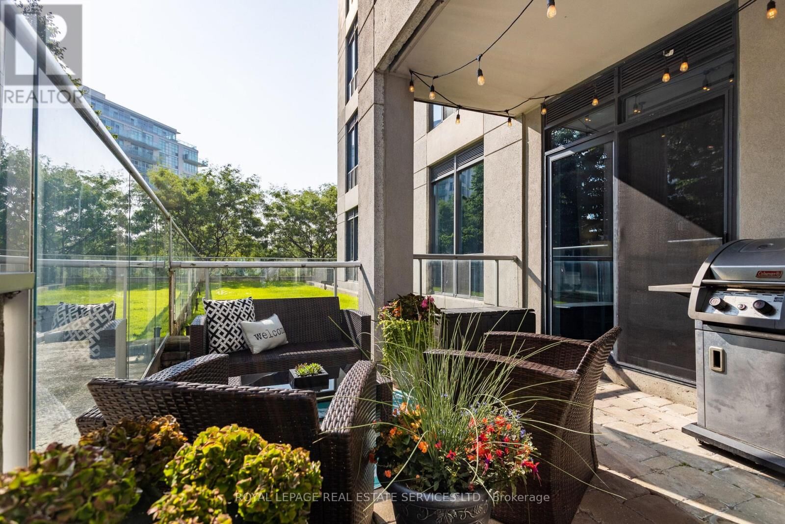 Property Photo:  2083 Lake Shore Boulevard West 109  ON M8V 4G2 